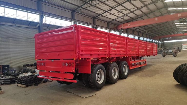 What intelligent functions does the flatbed trailer have?